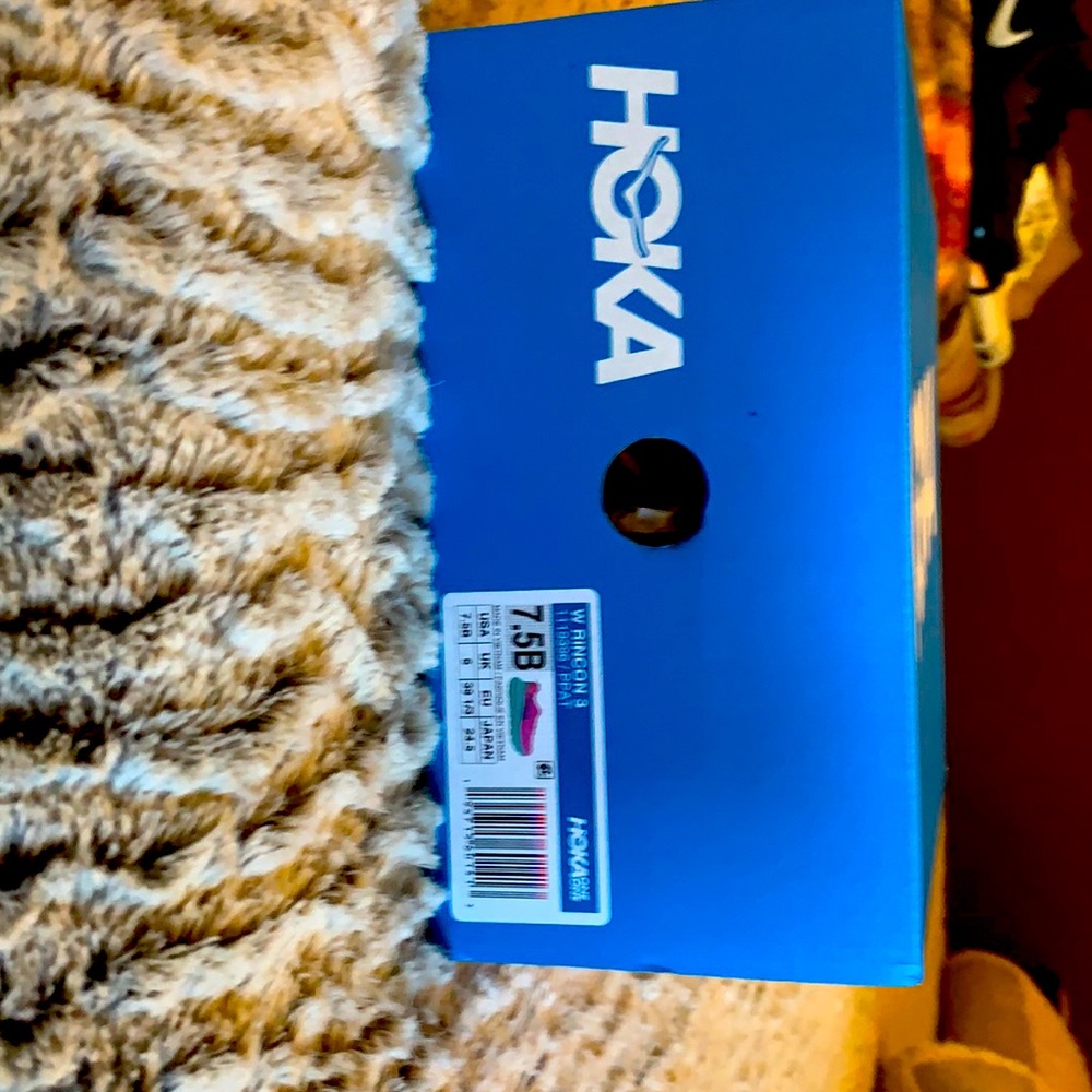 Hoka Rincon 3 NWT.  7.5B size.